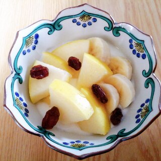 フルーツたっぷり♪りんごバナナレーズンのヨーグルト